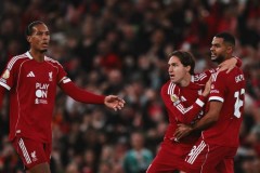 老本吃光了？利物浦4连败，斯洛特开翻11亿欧航母，遭遇下课危机