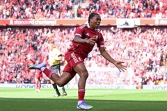 天赋溢出！16岁恩古莫哈季前5场3球&2次一条龙，利物浦从蓝军抢人