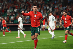 C罗梅开二度造足坛神迹！利物浦核心传射+绝平，匈牙利2-2葡萄牙