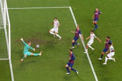 历史唯一，拜仁欧冠全胜捧杯，八球狂胜巴萨