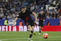 弗里克怒斥巴萨高层：拒绝卖掉3名巨星，球迷震惊