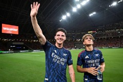 热身赛阿森纳3-2逆转纽卡，新赛季变化初现，厄德高关键性延续