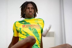 17岁法甲天才中卫成瞩目焦点，巴萨竞争激烈