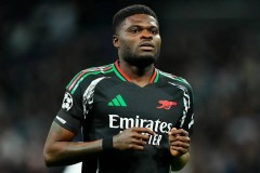 前阿森纳中场托马斯获保释，转投西甲继续职业生涯