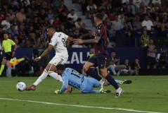 姆巴佩杀疯了：2分钟双响西甲40战38球！搂着阿隆索笑开花