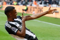 纽卡斯尔不忍了！埃迪豪表态炮轰伊萨克：表现不好就别想随队训练