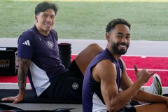 曝库尼亚有望战曼城！曼联受伤病诅咒，狼王一年半无伤一来就出事