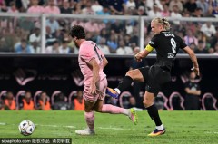 欧冠小组赛解析：曼城与巴黎的战术博弈与球员表现