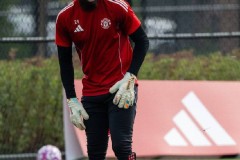 阿莫林满意曼联集训水平！奥纳纳担心失去首发拼命训练，利马复出日期初定