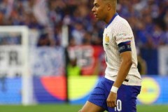 从球衣之争到公开致敬！姆巴佩一句“BIG7”，揭开皇马新双核的微妙羁绊