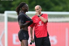 一日意甲动向：阿莱格里再次把莱奥顶到锋线，博尼继续搭档劳塔罗