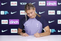 缘约克雷斯前女友现效力热刺女足，两人青梅竹马两度同队效力