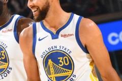 库里14分钟高效14分 霍福德首秀正负值高达+13