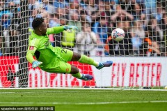 TA：曼联预计不会引进多纳鲁马 除非奥纳纳今夏离队